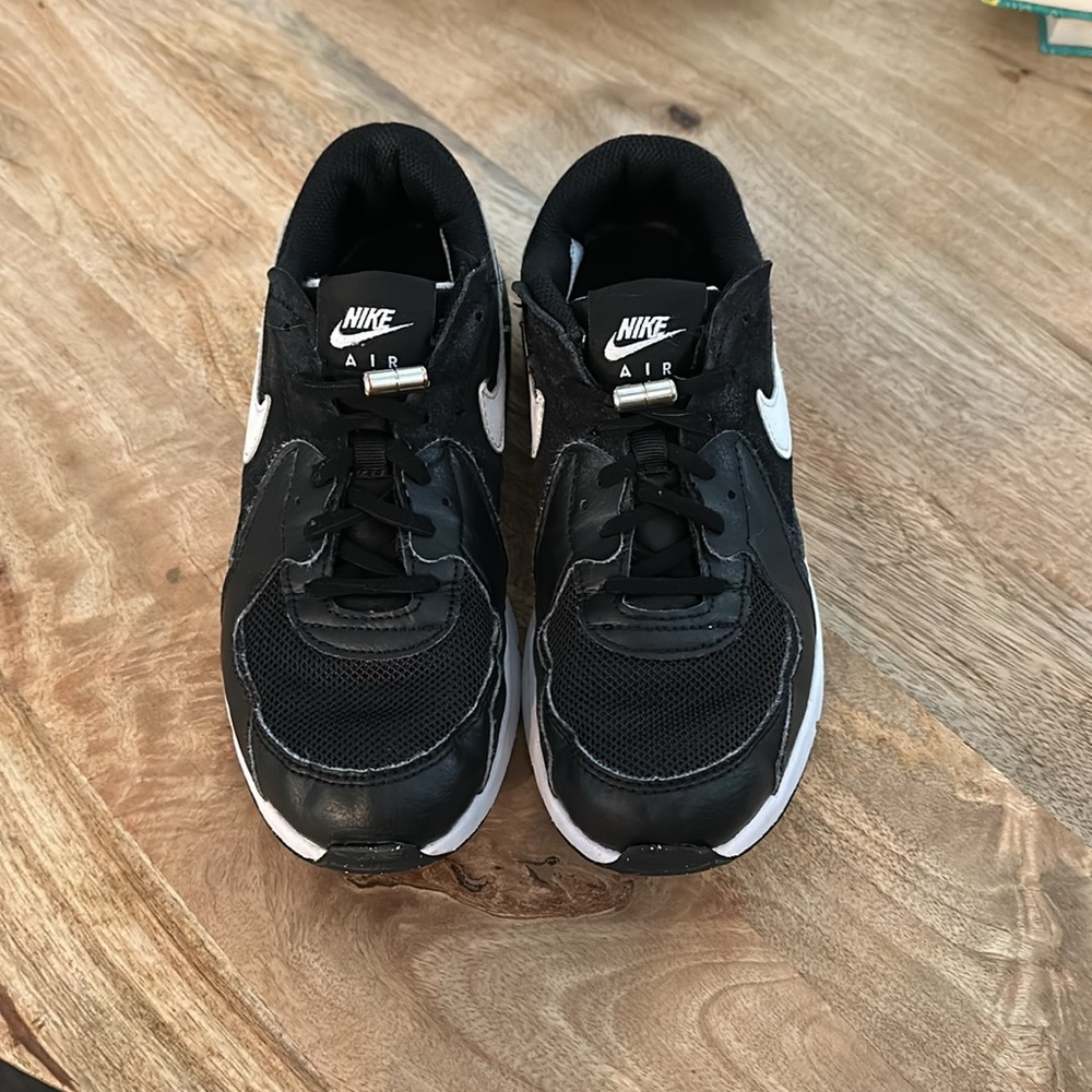 Boy Black Nike Air Max size 3.5 - Picture 2 of 7